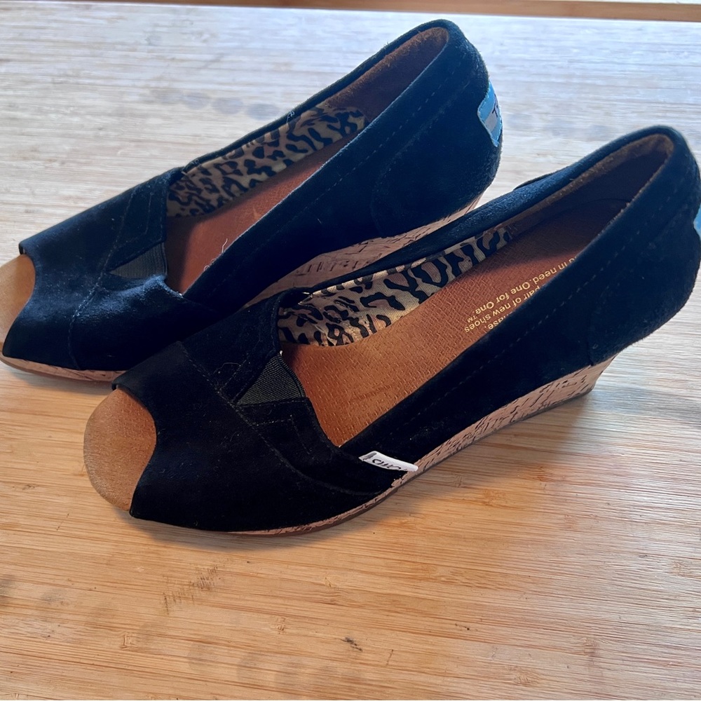 Tom’s wedge heel